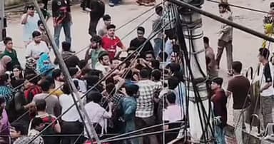 Clash breaks out between JCD, Shibir  and Chhatra Shakti activists at Jagannath University